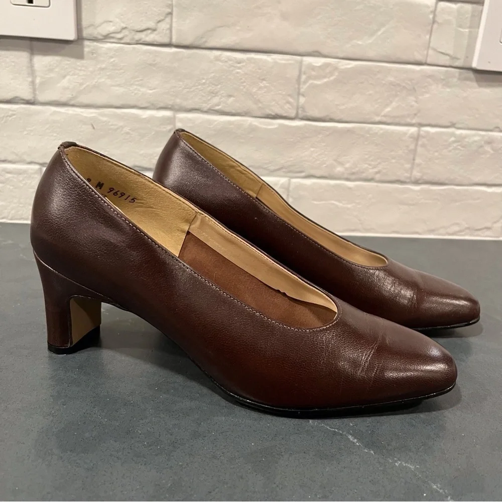 Magdesians sz 8 brown leather pumps